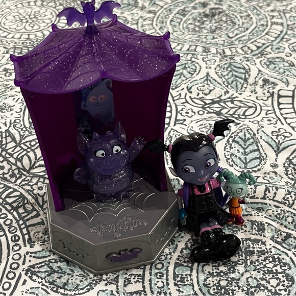 Disney Junior Vampirina GlowTastic Friends - Picture 3 of 3